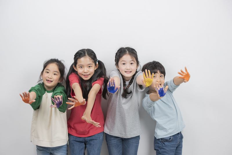 Bé 8 tuổi sẽ có bạn thân. (Ảnh: Internet)