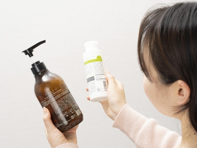 Chọn dầu gội Phù hợp sở thích mùi hương của trẻ. (Ảnh: Sưu tầm internet)