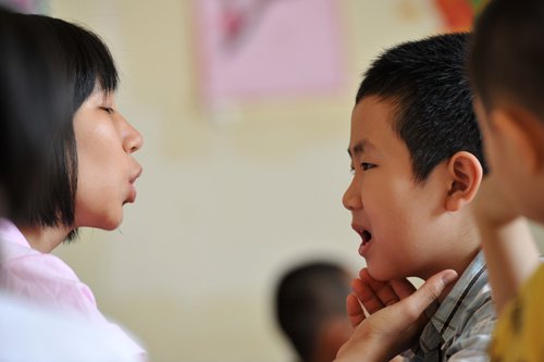 Có nhiều nguyên nhân dẫn tới bệnh nói lắp ở trẻ. (Ảnh: Sưu tầm internet)