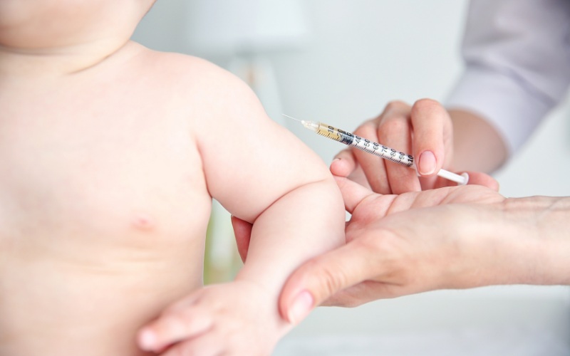 Tiêm vắc xin cảm cúm cho trẻ là cách tốt nhất để bảo vệ trẻ khỏi cảm cúm (Ảnh: Sưu tầm Internet)