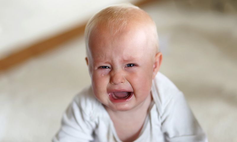 Bé 9 tháng tuổi bị ngã đập đầu xuống đất có thể gặp các chấn thương nào. (Ảnh: Nguồn Internet)