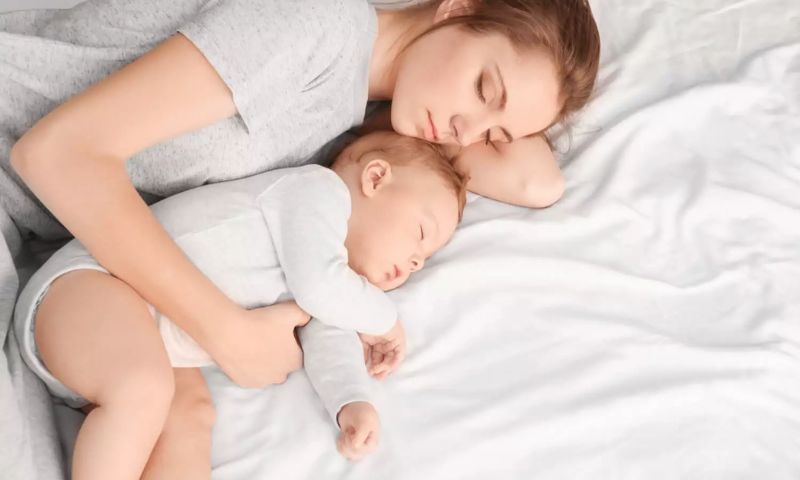 Cách xử lý khi trẻ 9 tháng tuổi bị ngã đập đầu xuống đất. (Ảnh: Nguồn Internet)