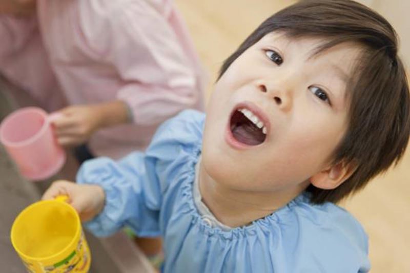 Các vấn đề răng miệng thường khiến bé lười ăn. (Ảnh: Internet)