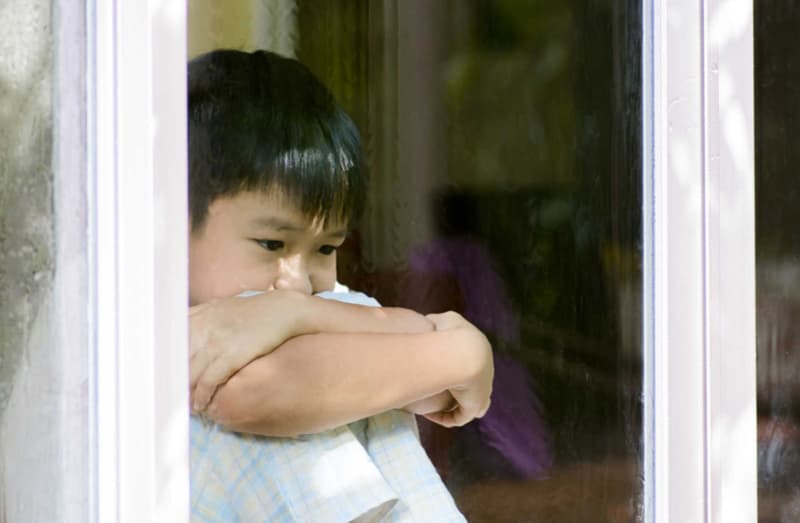 Trẻ lo sợ tâm lý bất ổn. (Ảnh: Internet)