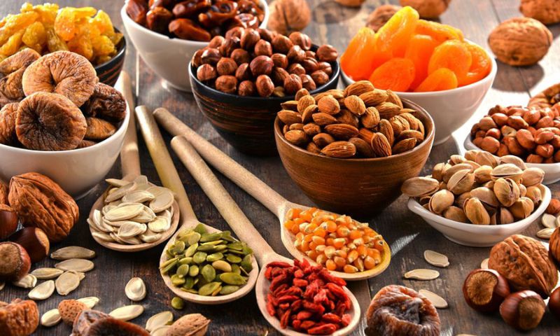 Dùng các loại hạt dinh dưỡng thay thế đồ ăn vặt cũng rất tốt cho bé. (Ảnh: Nguồn Internet)