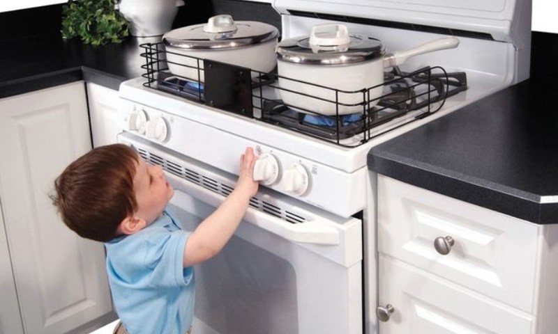 Cách phòng tránh bị bỏng trong nhà bếp an toàn cho trẻ (Nguồn: Sưu tầm internet)