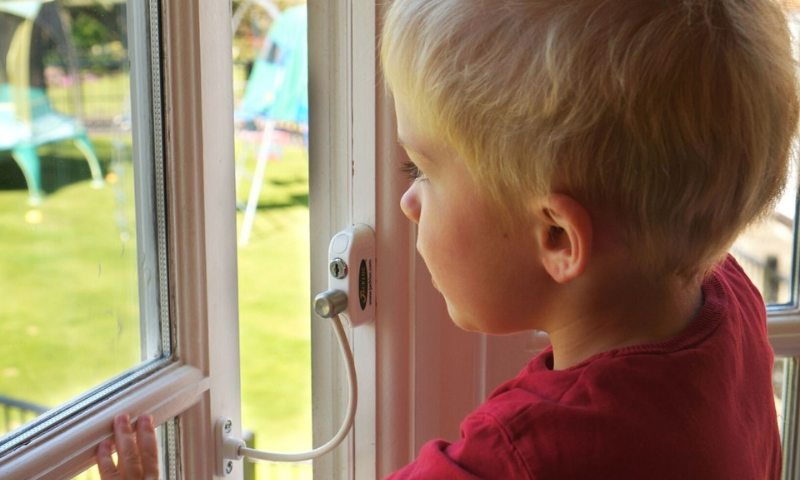 Trẻ bị cảm cúm có nên nằm điều hoà - Tuân thủ nguyên tắc 3 phút khi trẻ bị cảm cúm (Nguồn: Sưu tầm Internet)