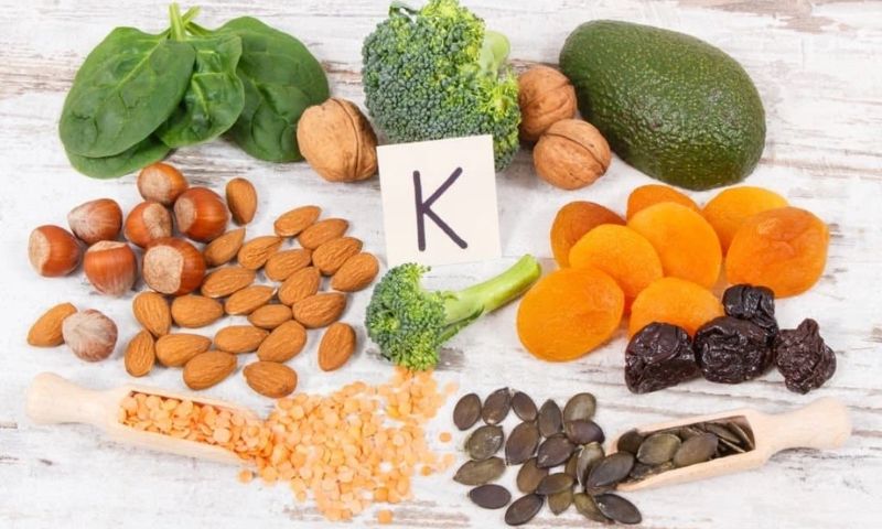 Bổ sung vitamin K cho trẻ. (Ảnh: Nguồn Internet)