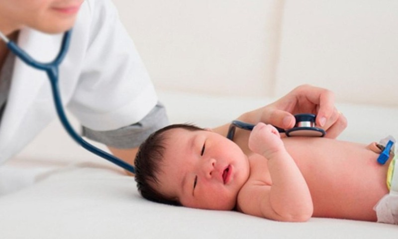 Cần đưa trẻ đi bệnh viện khi nào khi trẻ bị côn trùng đốt sưng phù? (Nguồn: Sưu tầm Internet)