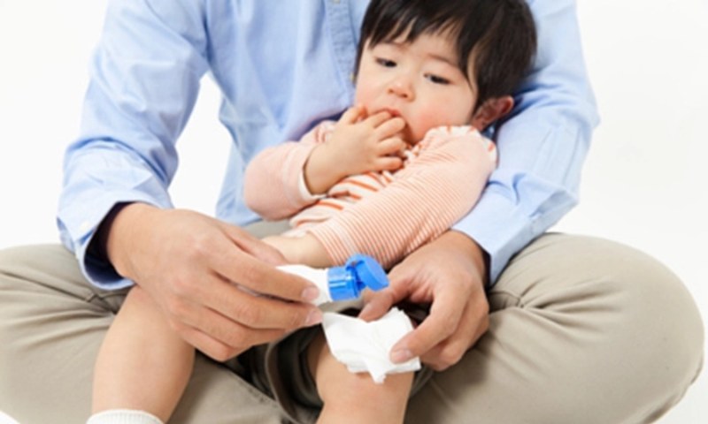 Những sai lầm khi chăm sóc và sơ cứu cho bé bị ngã (Nguồn: Sưu tầm Internet)