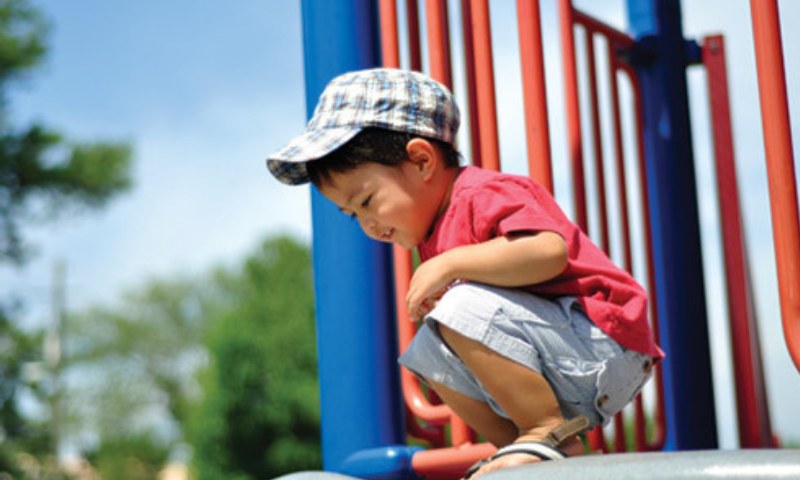 Đề phòng trẻ bị ngã đập đầu phía sau