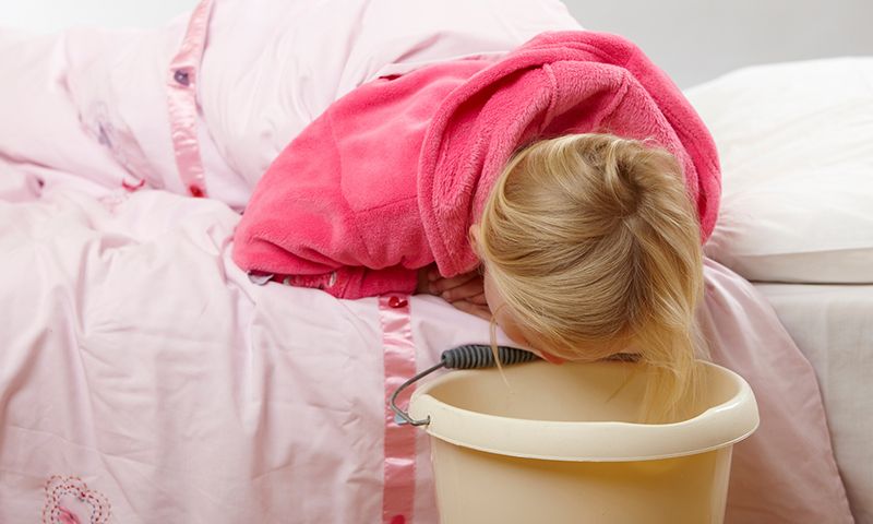 Trẻ sau ngã bị nôn nhiều. (Ảnh: Nguồn Internet)