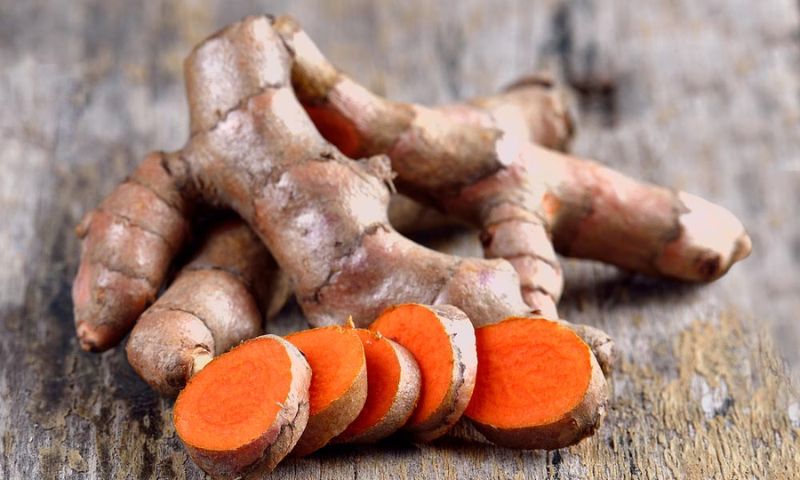 Nghệ tươi vừa kháng viêm vừa mờ thâm hiệu quả. (Ảnh: Nguồn Internet)