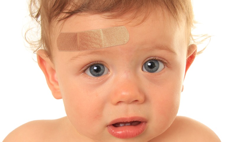 Hướng dẫn xử lý khi bé bị ngã và đập mặt xuống đất rách trán (Nguồn: Sưu tầm Internet)