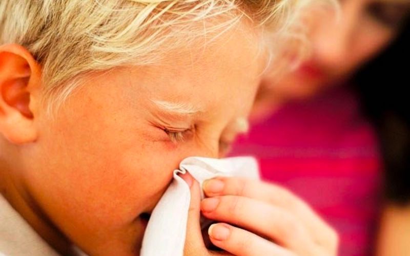 Cảm giác đau và rít ở mũi mỗi khi chạm vào mũi là biểu hiện của gãy xương mũi (Ảnh: Sưu tầm Internet)