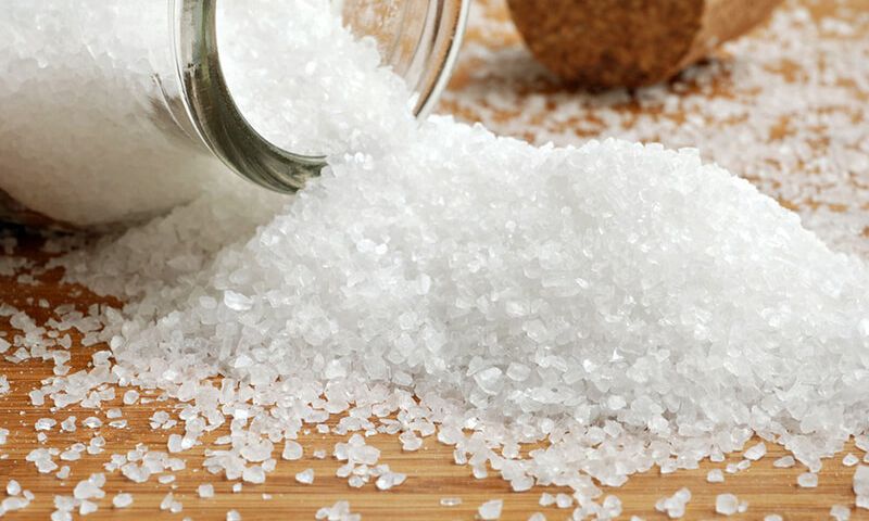 Pha nước muối cho trẻ súc miệng