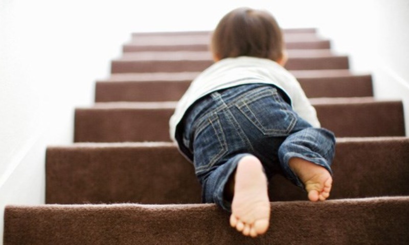 Các cách phòng tránh khi trẻ bị ngã để tránh các tổn thương ở tay (Nguồn: Sưu tầm Internet)