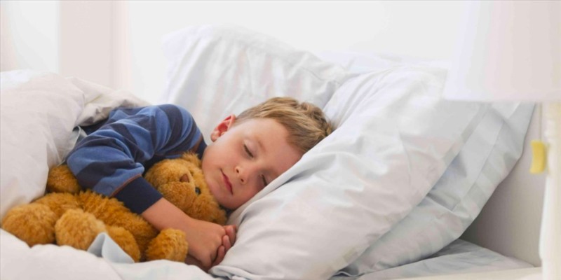 Cho bé nghỉ ngơi, tránh hoạt động mạnh  (Ảnh: Sưu tầm internet)