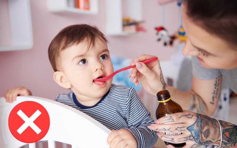 Tuyệt đối không cho trẻ uống thuốc cầm tiêu chảy (Ảnh: Sưu tầm trên mạng)