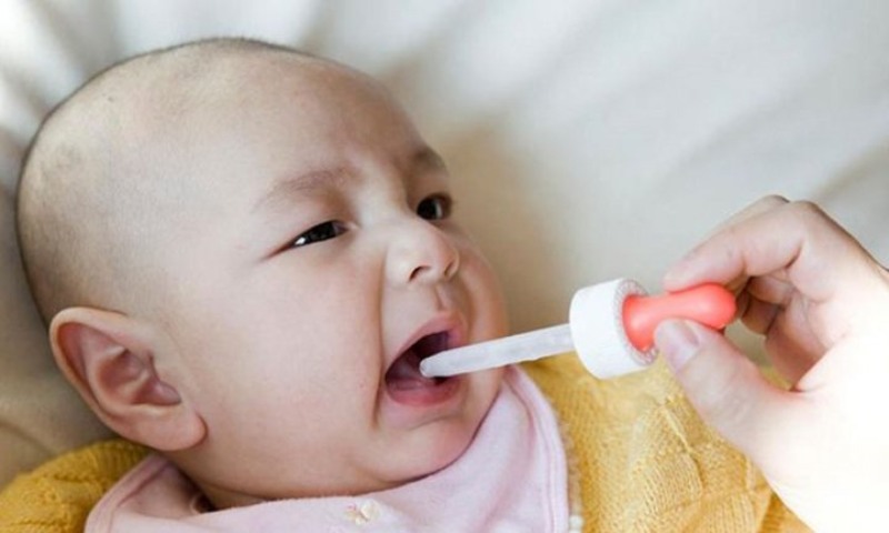 Không nên tuỳ tiện sử dụng thuốc - Lưu ý khi chăm sóc trẻ sơ sinh bị cảm cúm (Nguồn: Sưu tầm Internet)