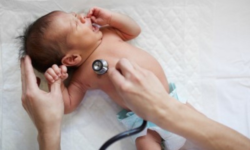 Những trường hợp trẻ cần nhập viện nếu xuất hiện những biểu hiện trên (Nguồn: Sưu tầm Internet)