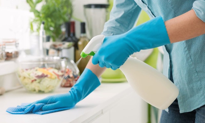 Vệ sinh, khử khuẩn hằng ngày giúp phòng tránh trẻ khỏi sự xâm nhập của virus cúm (Nguồn: Sưu tầm Internet)