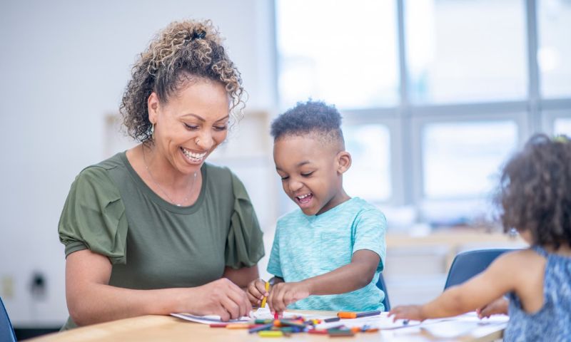 Dành thời gian tâm sự cùng con. (Ảnh: Nguồn Internet)