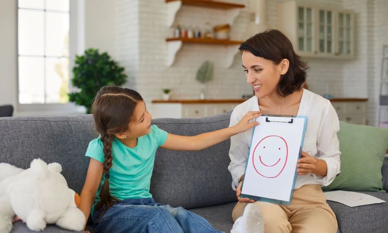 Dạy con kiềm chế cảm xúc cá nhân. (Ảnh: Nguồn Internet)