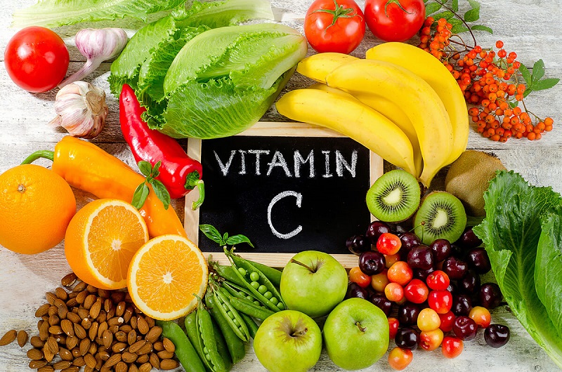 Khẩu phần ăn thiếu hụt Vitamin C có thể khiến trẻ chảy máu cam. (Ảnh: Sưu tầm Internet)