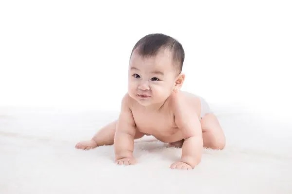 Ba mẹ nên quan sát khi thấy bé có dấu hiệu tập ngồi (Ảnh: Sưu tầm internet)