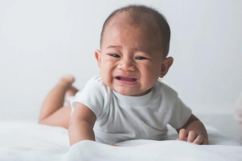 Có nhiều nguyên nhân khiến trẻ chưa biết ngồi (Ảnh: Sưu tầm internet)