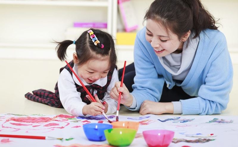 Tìm hiểu và phát triển thế mạnh của con. (Ảnh: Internet)