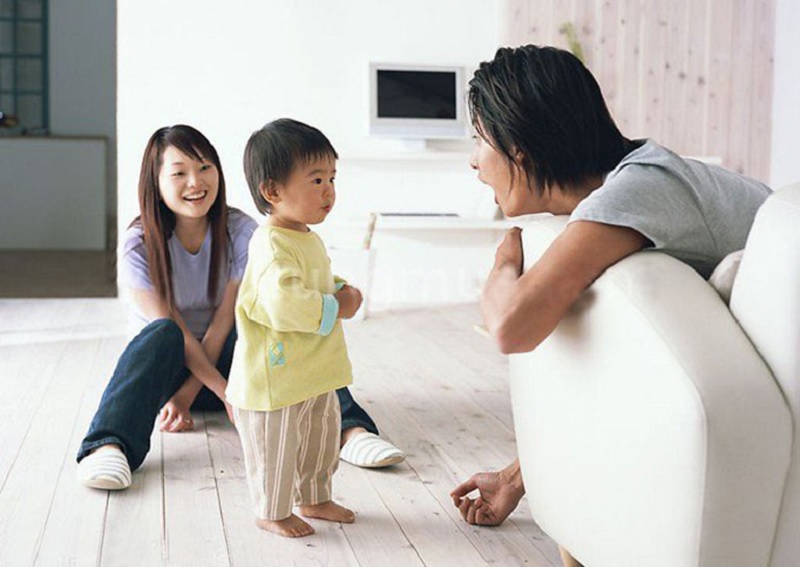 Thường trẻ nói nhiều sẽ phát triển tốt về mặt ngôn ngữ. (ảnh: Sưu tầm internet)