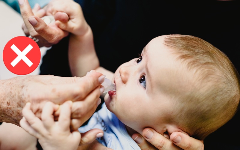 Không tự ý cho bé uống trị cảm nếu không có chỉ định của bác sĩ (Ảnh: Sưu tầm Internet)