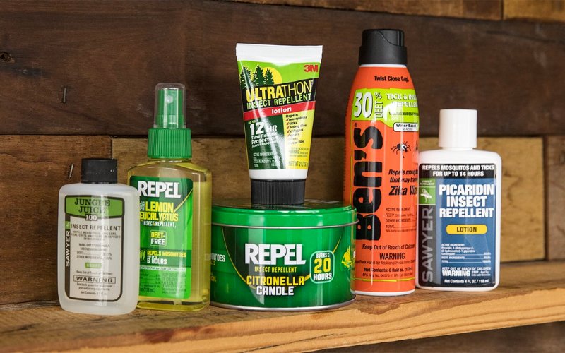 Mẹ có thể cho bé sử dụng kem bôi (DEET) với nồng độ dưới 30% với trẻ 2 tháng tuổi (Ảnh: Sưu tầm internet)