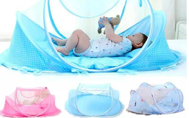 Luôn cho bé ngủ mùng bất kể là ngày hay đêm để tránh nguy cơ bé bị muỗi tấn công (Ảnh: Sưu tầm internet)