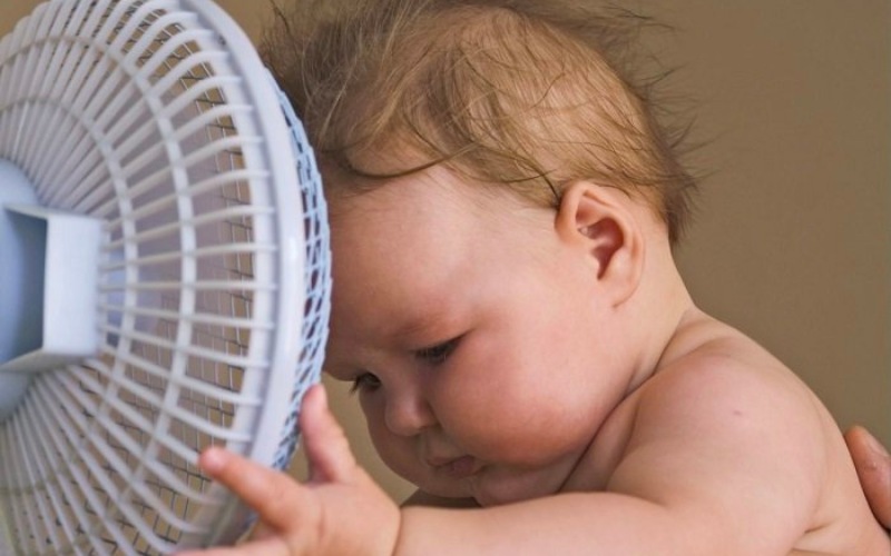 Trẻ sơ sinh có thể bị đứt tay do quạt chém (Ảnh: Sưu tầm internet)