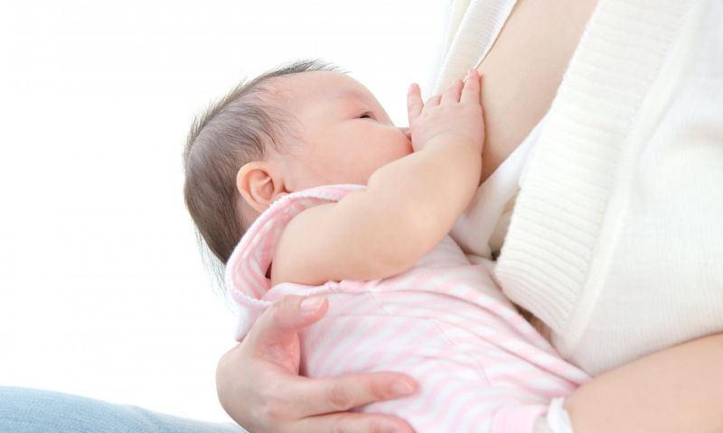 Sữa mẹ tăng sức đề kháng cho trẻ nhỏ. (Ảnh: Nguồn Internet)