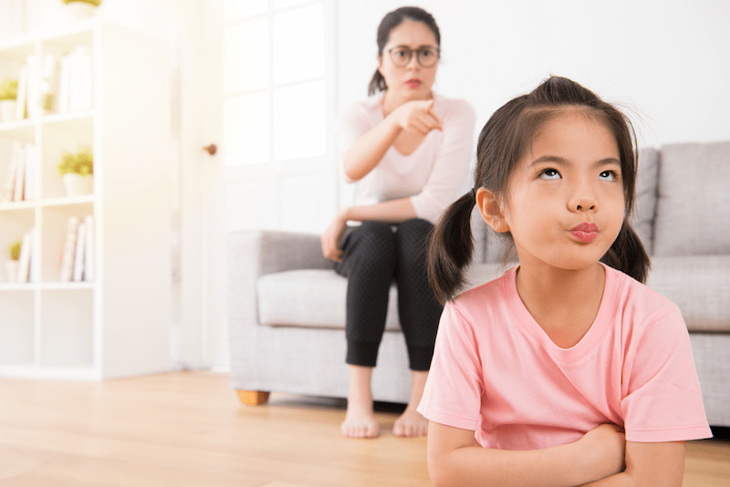 Trẻ biểu hiện sự bướng bỉnh, không muốn nghe theo  lời bố mẹ (Ảnh: Sưu tầm internet)