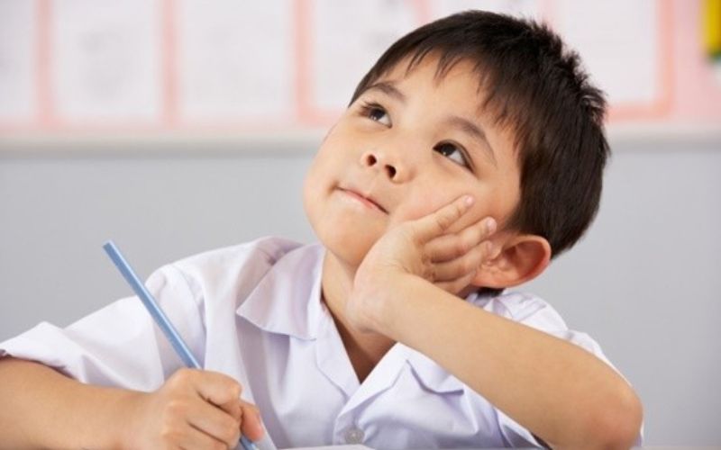 Quá trình suy nghĩ giúp trẻ rèn luyện khả năng tư duy phản biện (Ảnh: Sưu tầm internet)