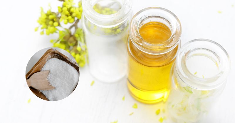 Dầu dừa kết hợp với muối và đường giúp làm mờ rạn da (Ảnh: Sưu tầm Internet)