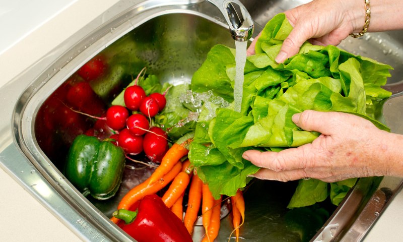 Phòng ngừa nguy cơ gây ngộ độc thức ăn ở trẻ - Chuẩn bị thực phẩm an toàn và sạch sẽ (Nguồn: Sưu tầm Internet)