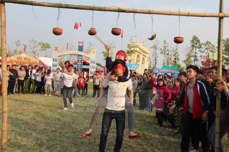 Trò chơi đập niêu đất. (Ảnh: Internet)