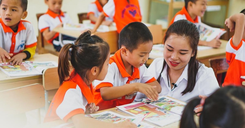 Học tiếng Anh qua trò chơi giúp tăng khả năng tập trung ở trẻ (Ảnh: Sưu tầm internet)