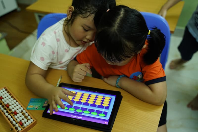 Học toán tư duy tốt hơn với trò chơi với bàn tính gẩy. (Ảnh: Internet)