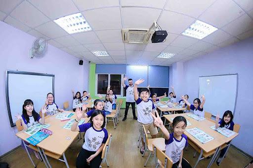 Bé được học tiếng Anh với người bản xứ tại PoPoDoo Hội An (Ảnh: PoPoDoo Hội An)