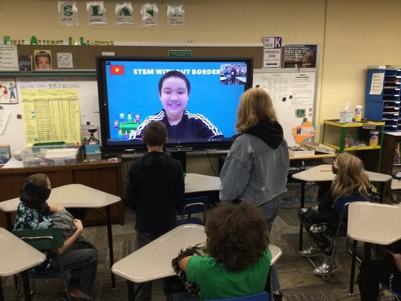 Một buổi học trong chương trình Giáo dục STEM tại trường. (Ảnh: Nhà trường)