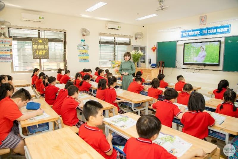 Thầy cô có kinh nghiệm giảng dạy & hiểu tâm lý học sinh. (Ảnh: Nhà trường)