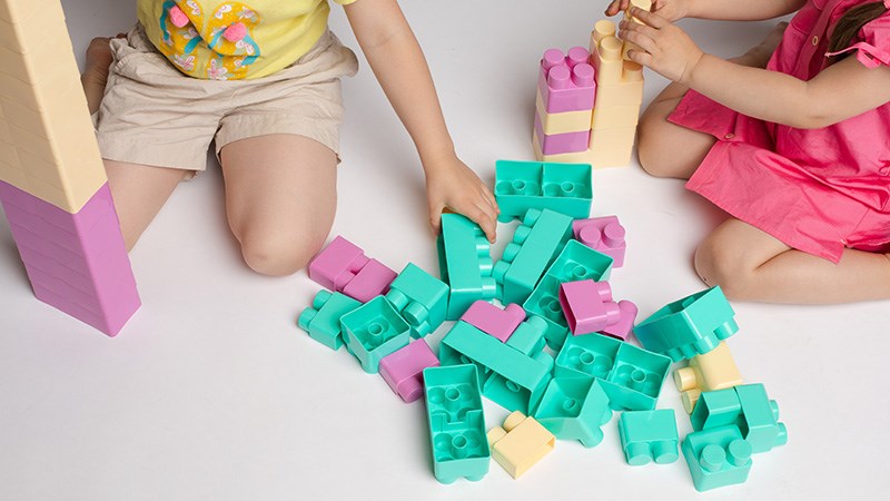 Xếp hình là bộ môn phát triển tư duy cho trẻ nhỏ rất tốt. (Ảnh: Sưu tầm internet)