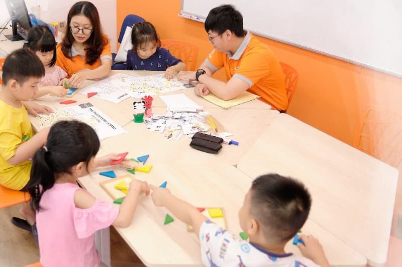 Phụ huynh không nên quá áp đặt con về điểm số. (Ảnh: Sưu tầm internet)